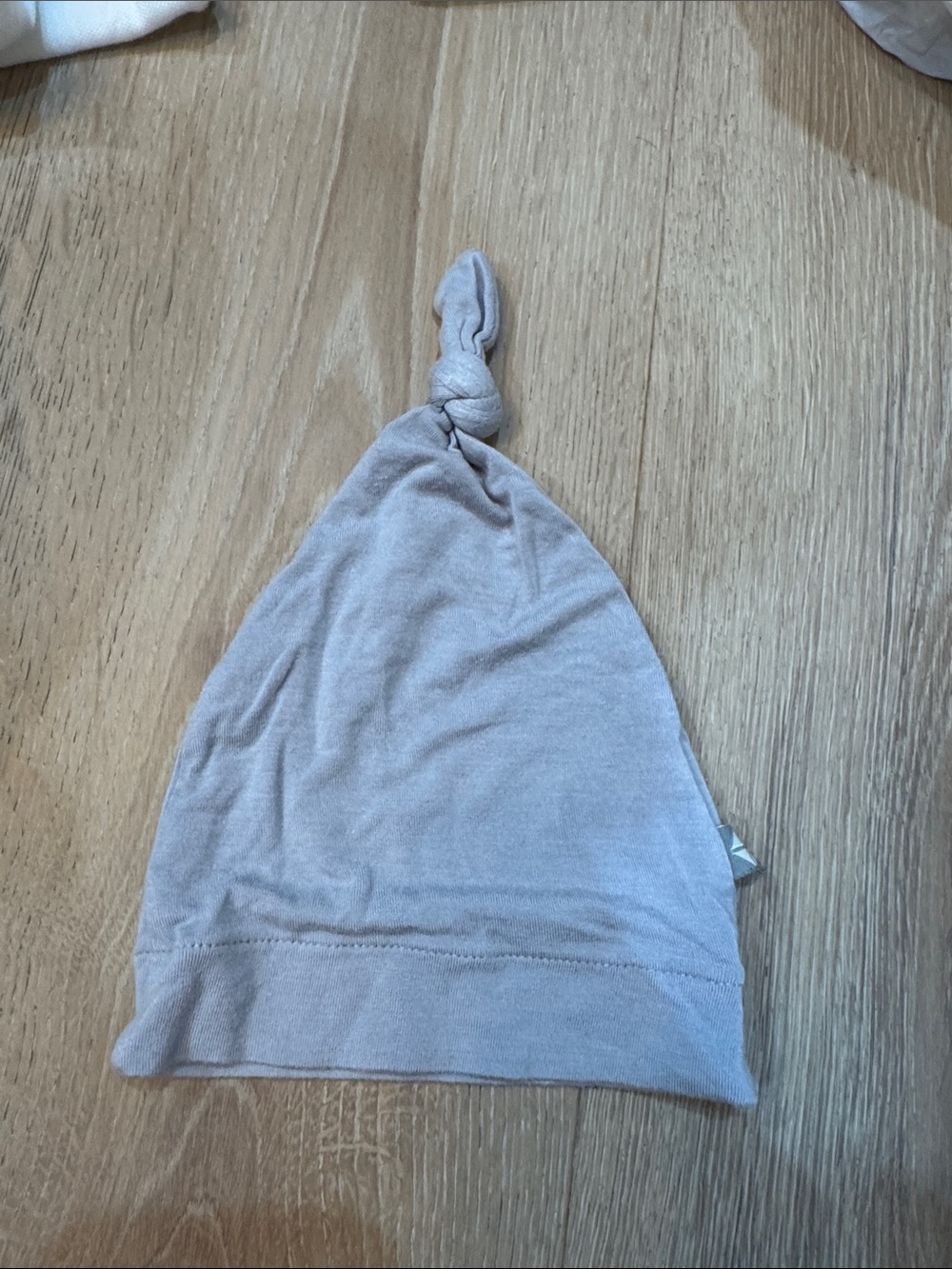 Kyte BABY Neutral Knot Beanie in Light Gray